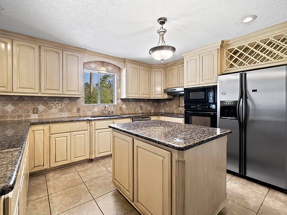 2nd image of 209 Sherwood Dr