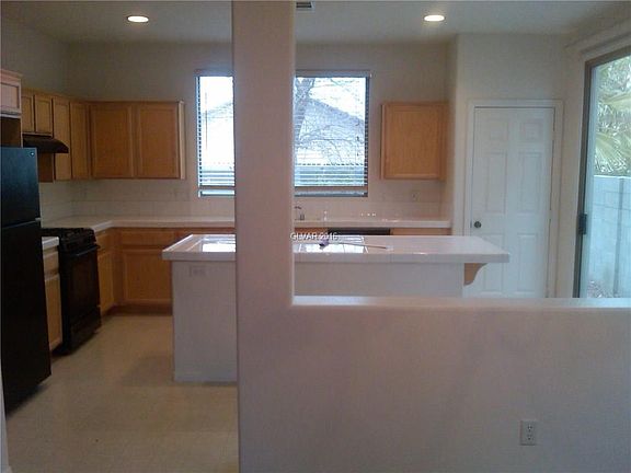 2nd image of 768 Homewillow Ave #0
