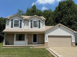 27588 Grandon Ave, Livonia, MI 48150