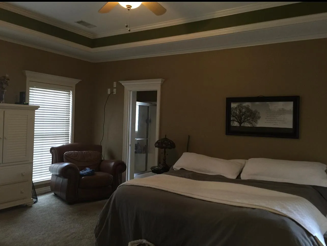 5 bed, 2600 sqft, $2,700 — Photo 2