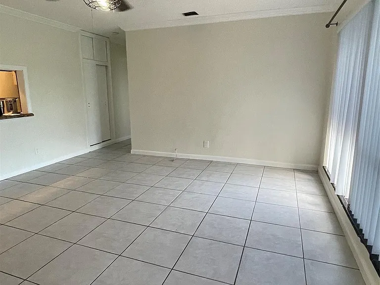 6101 NW 18th St — Photo 5