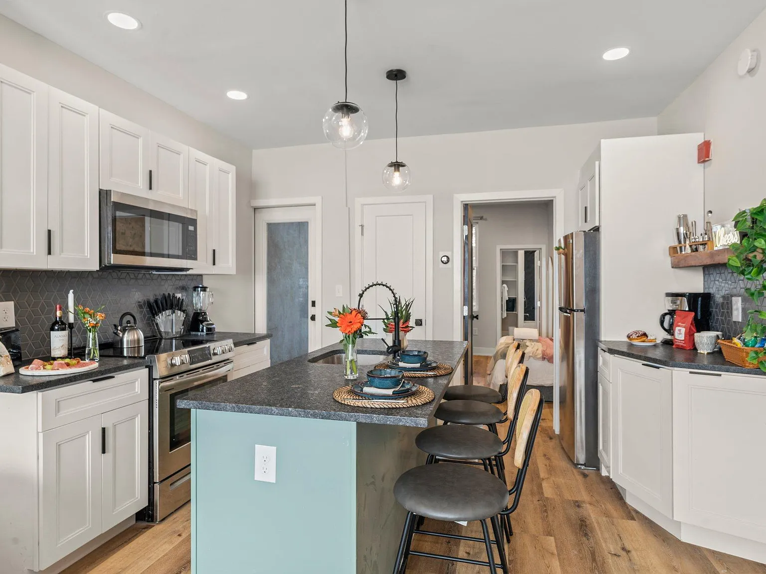 1 bed, 1.5 bath, 800 sqft, $3,100 — Photo 4