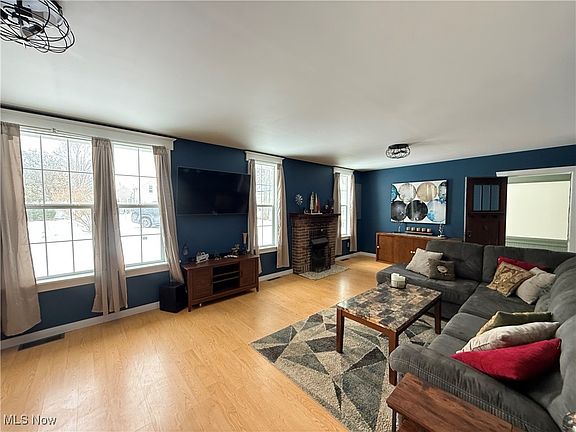 3rd image of 200 Ankrom St