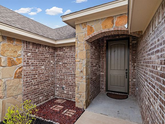4th image of 3213 McCoy Ln