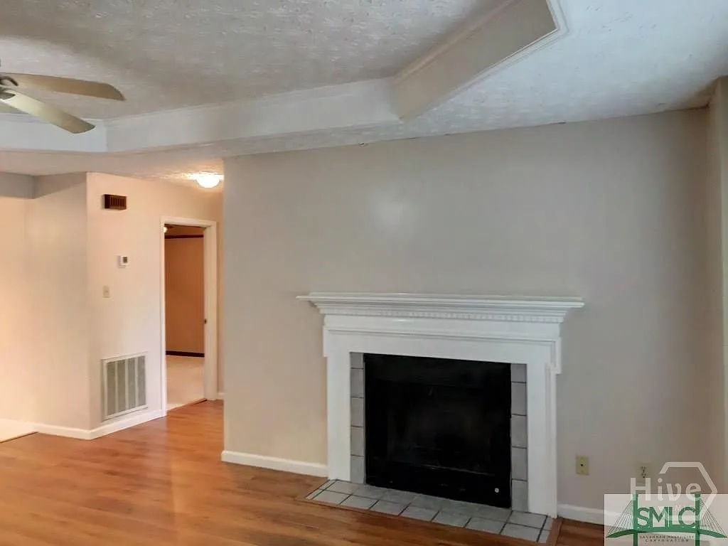3 bed, 2.0 bath, 1380 sqft, $1,650 — Photo 3