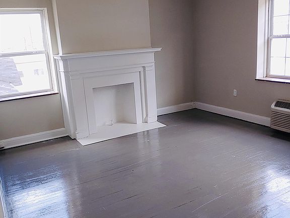 2nd image of 2209 Washington St E