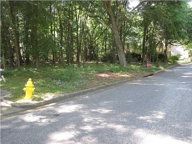 1st image of 220 Lakewood Dr E
