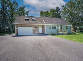 7322 Akron Rd, Lockport, NY 14094