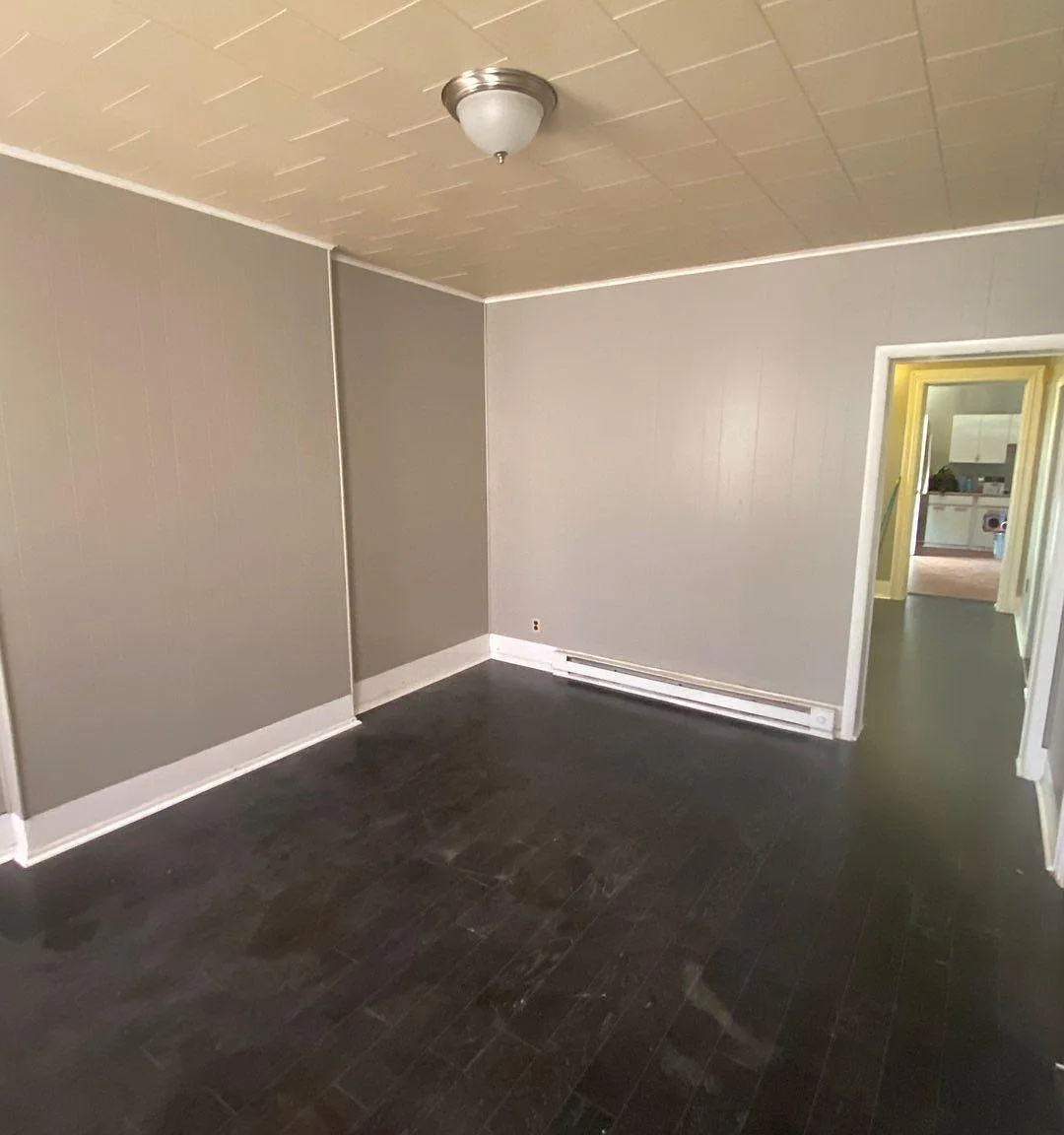 101 N George St — Photo 4