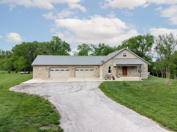 677 Plant School Ave, Greenville, IL 62246