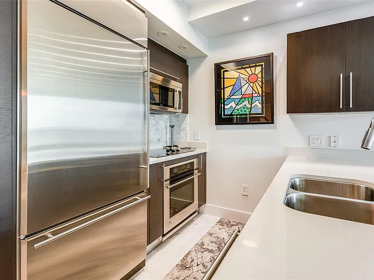 55 SE 6th St #3500 — Photo 14