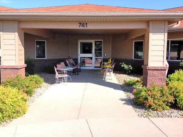 741 Streeter Dr #8