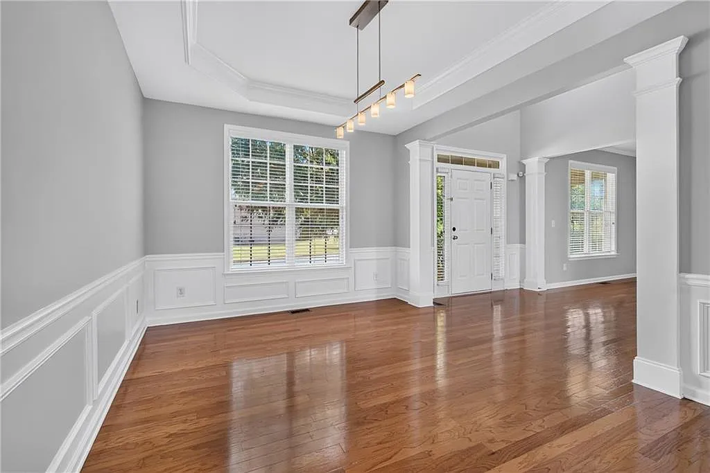 5 bed, 4.0 bath, 3700 sqft, $3,500 — Photo 4