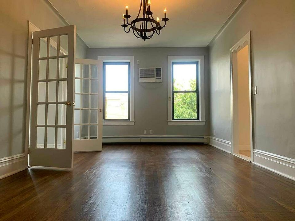 1st image of 24-01 Ditmars Blvd #1R