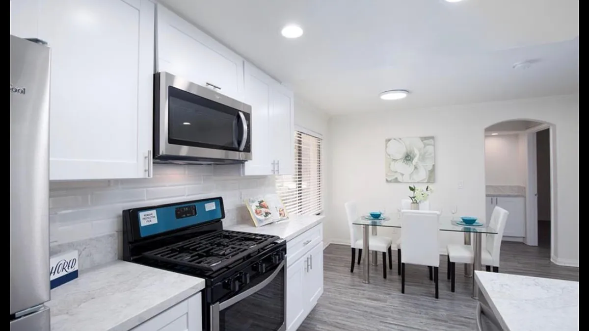 Building Photo - 552 Canyon Dr #13