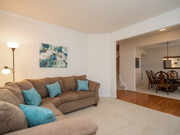 3rd image of 36 Brentsmill Dr