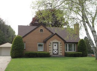 104 S 6th Ave, Saint Nazianz, WI 54232