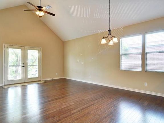 4th image of 1210 College Ave #208