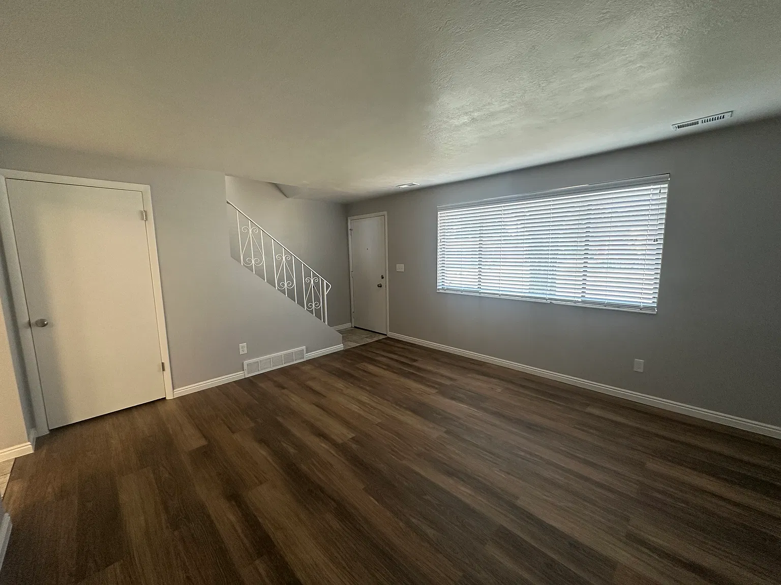 2 bed, 1.5 bath, 1108 sqft, $1,650 — Photo 2