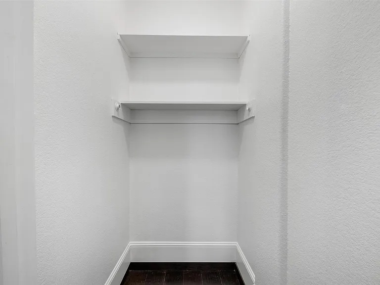 908 Amelia St — Photo 23