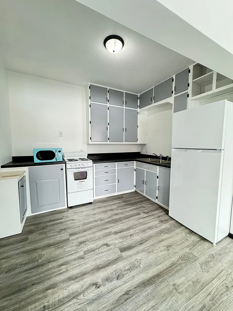 Newly Remodeled 1-Bedroom, 1-Bathroom Apartment $950/Month Millersburg, IN — Photo 3