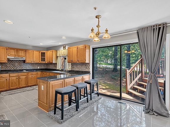 4th image of 2749 Woodlake Rd