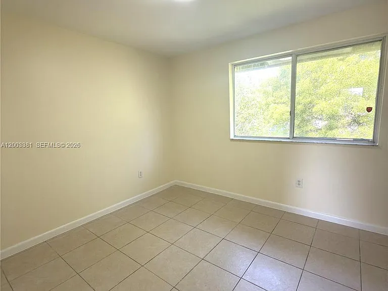 14020 NE 3rd Ct #5 — Photo 16