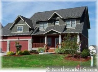 1262 Clearwater Dr, Woodbury, MN 55129