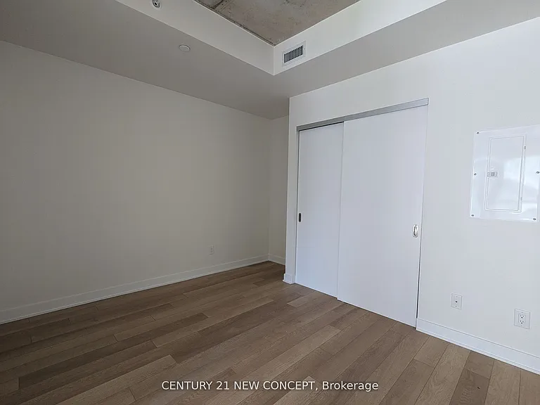 210 Simcoe St #613 — Photo 2