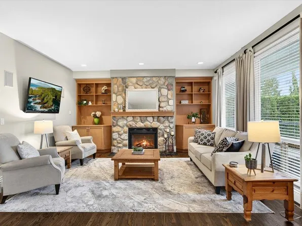24033 106th Ave, Maple Ridge, BC V2W 2B1