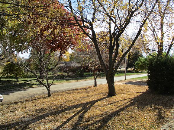 peacefull street setting