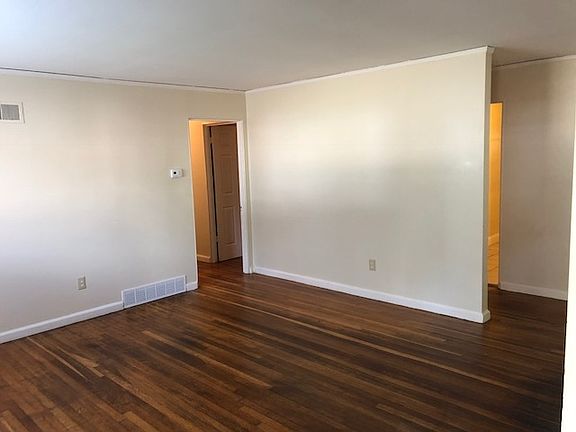 2nd image of 1381 Briarwood Dr