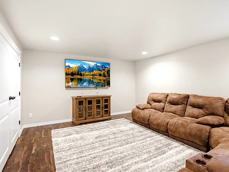 5742 S 4525 W — Photo 17