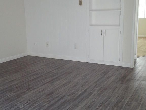 4th image of 4663 Kansas St APT 10