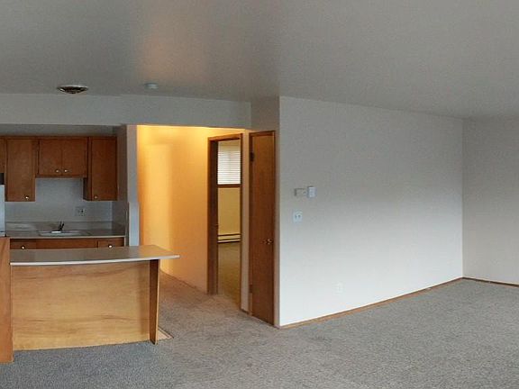 3rd image of 3240 15th Ave W
