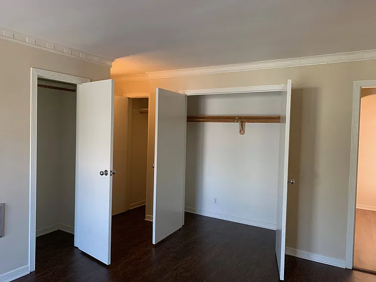 Lindbrook Manor Apartments — Photo 77