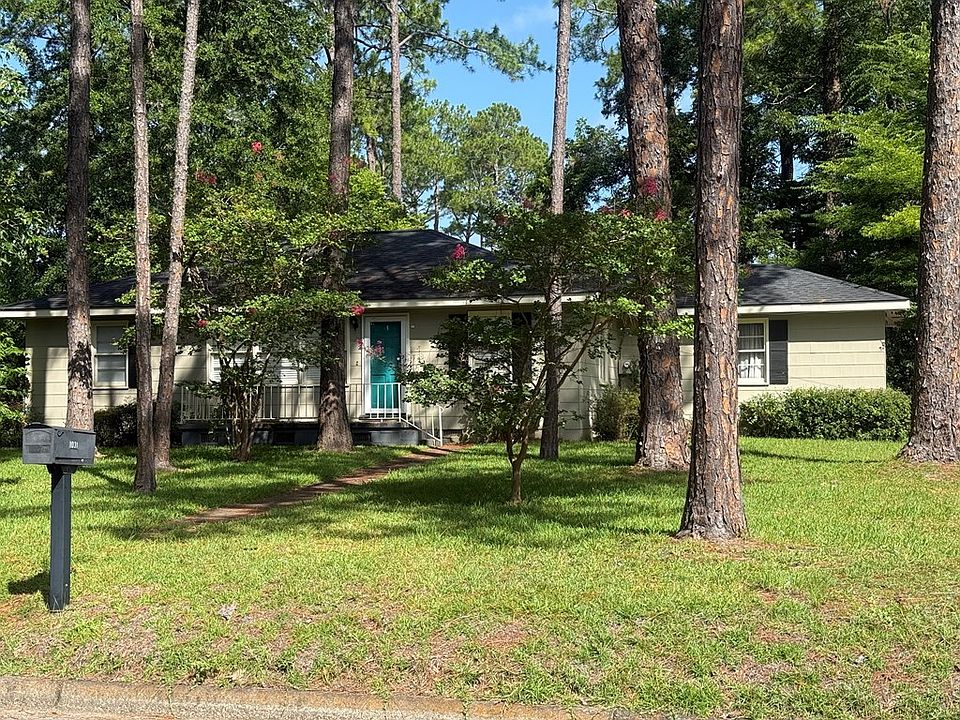 2nd image of 1031 Summit Dr