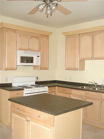 2nd image of 208 W Henry St