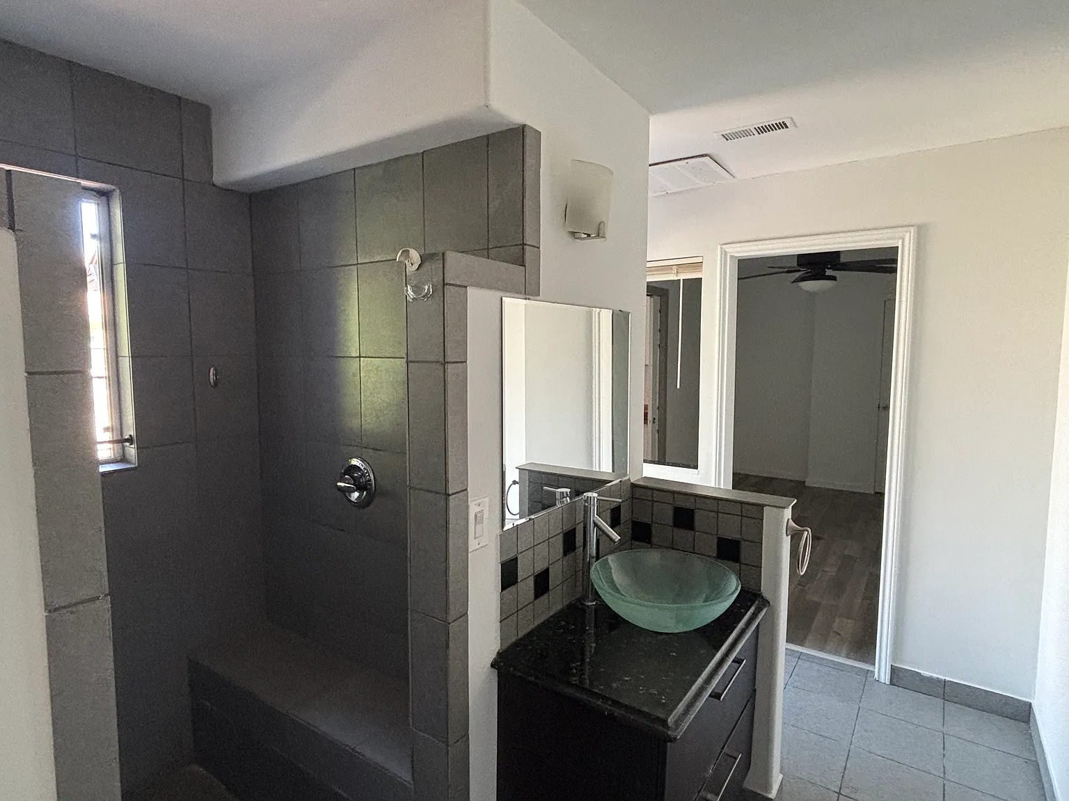 3 bed, 1300 sqft, $1,900 — Photo 4