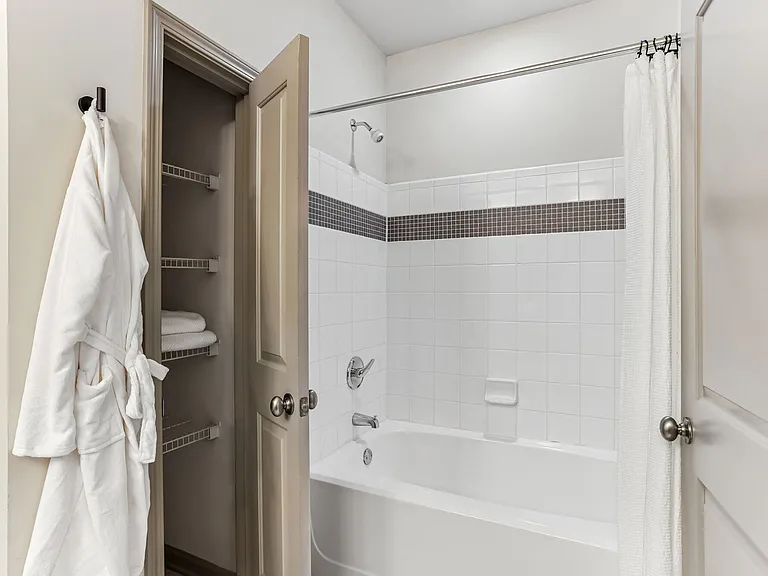 Avana Uptown — Photo 15