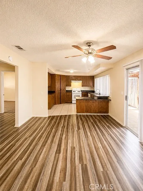 2 bed, 13333 sqft, $1,650 — Photo 4