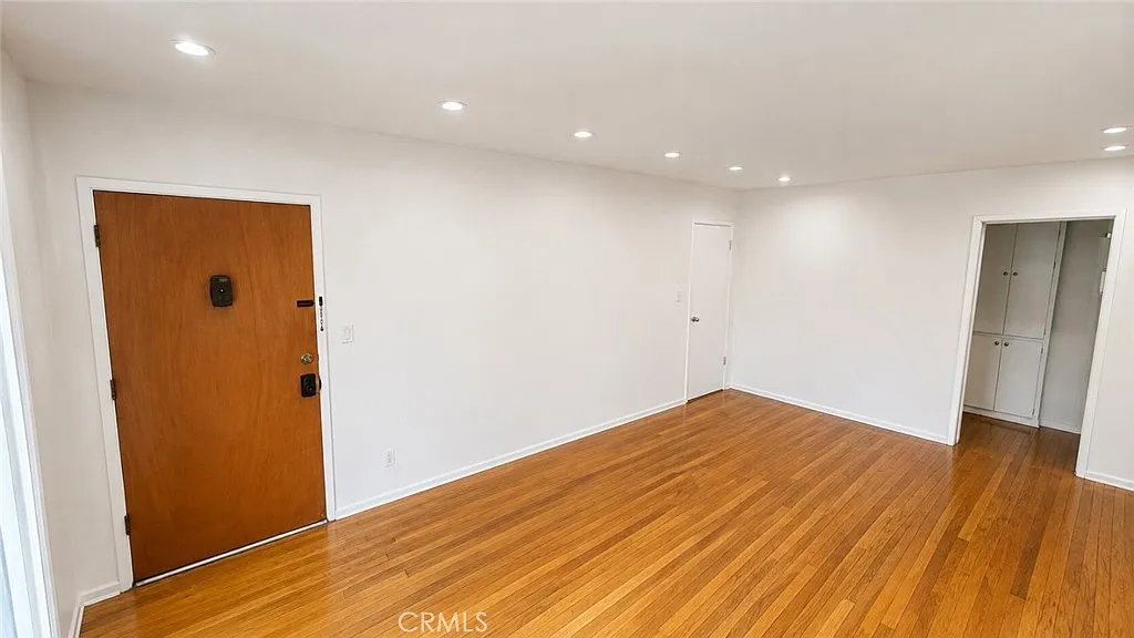 2 bed, 1000 sqft, $2,650 — Photo 2