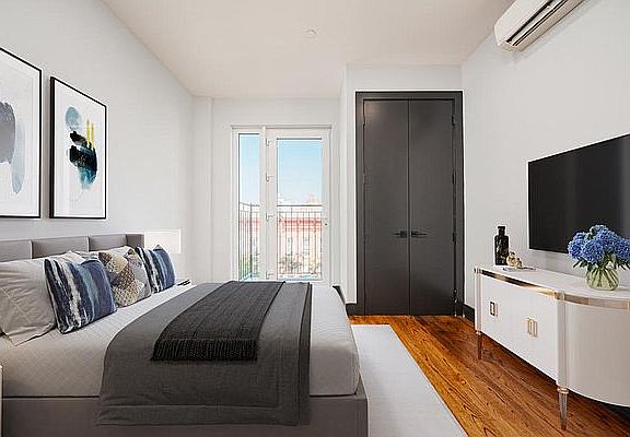 3rd image of 163 Tompkins Ave #1