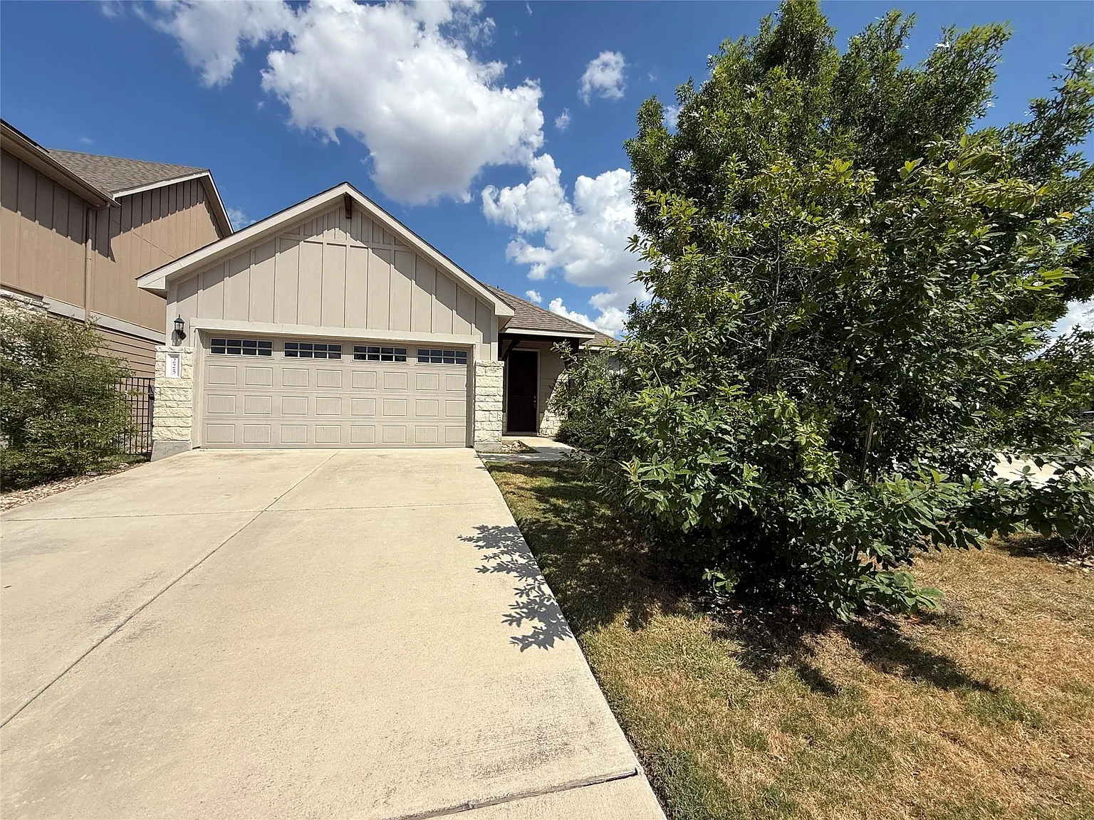 3 bed, 2.0 bath, 1417 sqft, $1,895 — Photo 1