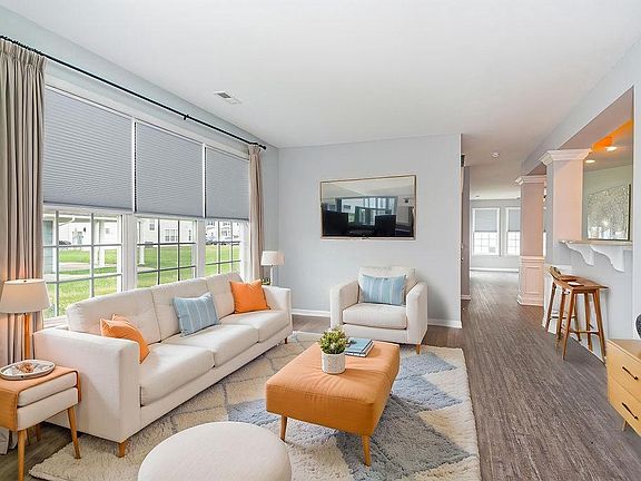 5th image of 212 W Bourne Way