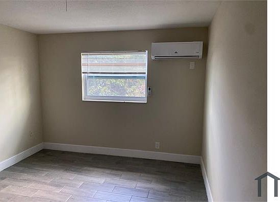 5th image of 1250 E Sample Rd APT 211