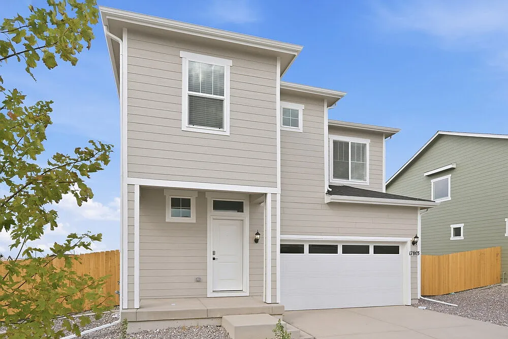 5 bed, 2.5 bath, 2200 sqft, $3,340 — Photo 4