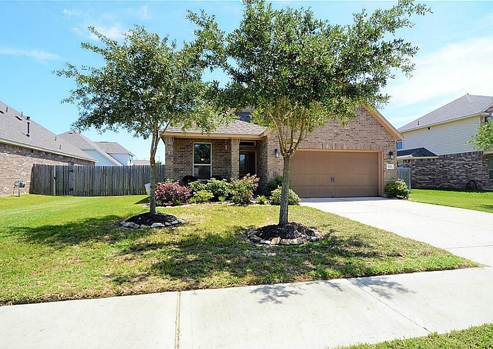 1st image of 1511 Brook Hollow Dr