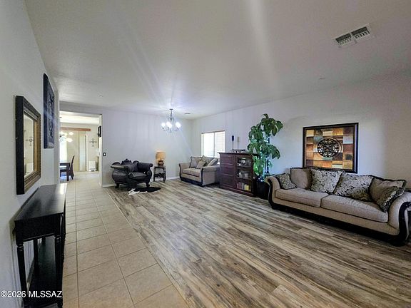 4th image of 107 W Calle Bayeta