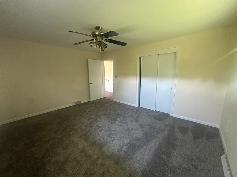 10211 W Loomis Rd — Photo 6